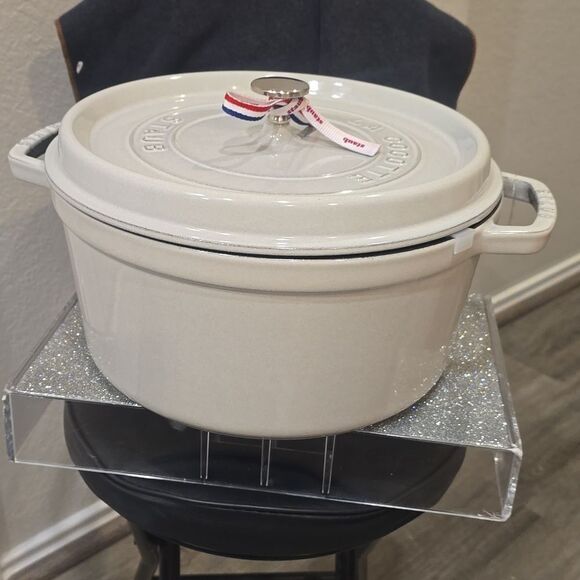 Staub Cast Iron 7QT Round Dutch Oven- White Truffle - Picture 10 of 14